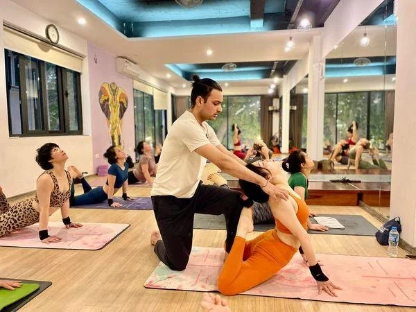 The Connection Between Yoga and Dance for Flexibility: How They Enhance Each Other