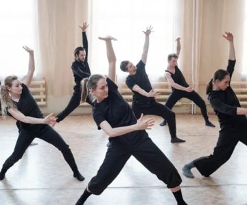 What is Waacking? Punking and Arm Movements Explained for Dancers