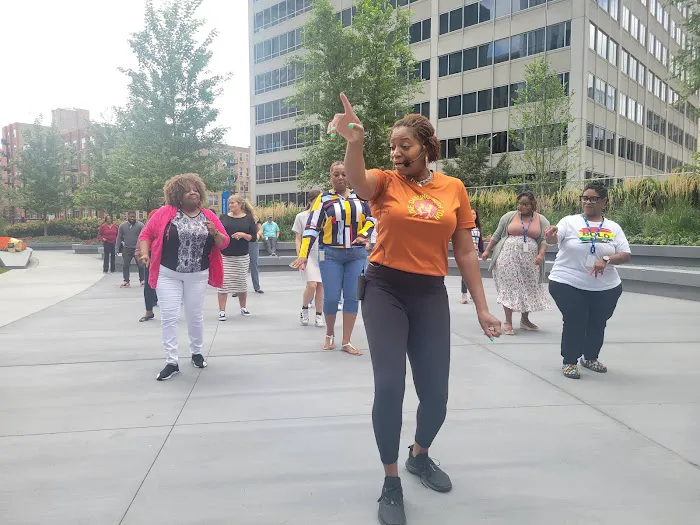 Line Dancing With Ton Picture 9
