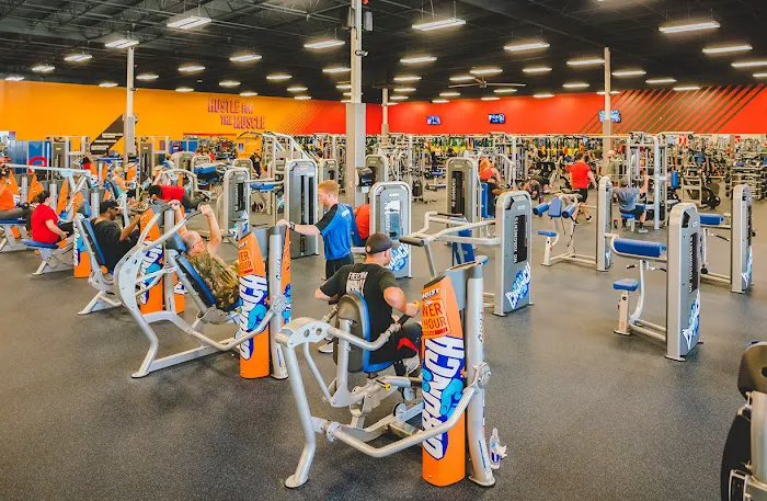 Crunch Fitness - Tyrone Picture 10