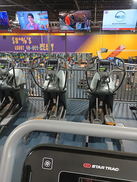 Crunch Fitness - Tyrone Picture 5