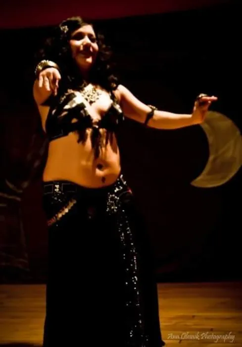 Mae the Bellydancer Picture 3