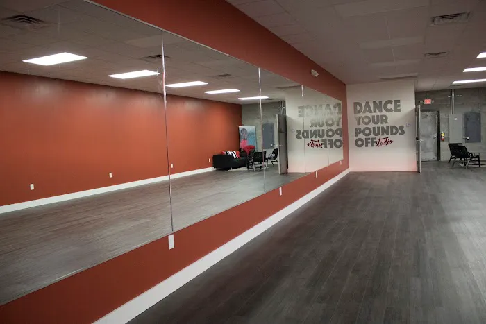 Dance Your Pounds Off Studio Picture 5