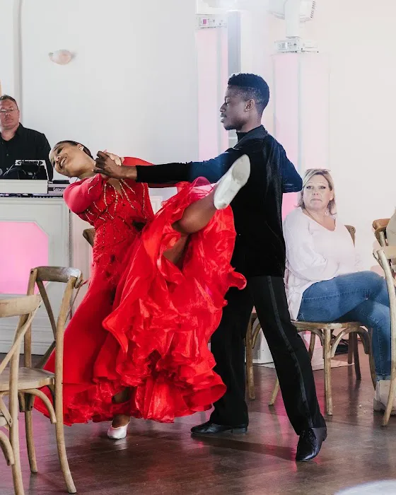 Curtsy Ballroom Picture 7