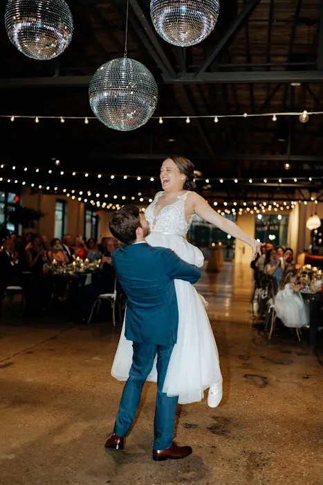 Curtsy Ballroom Picture 3