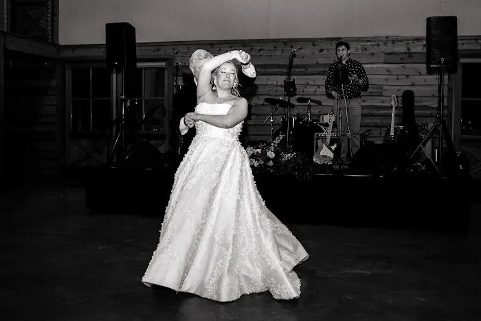 Curtsy Ballroom Picture 10