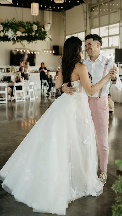 Curtsy Ballroom Picture 1