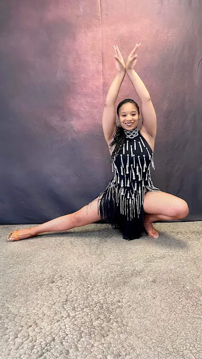Curtsy Ballroom Picture 4