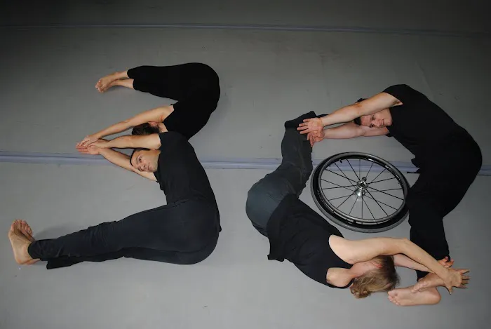 Karen Peterson and Dancers Picture 2