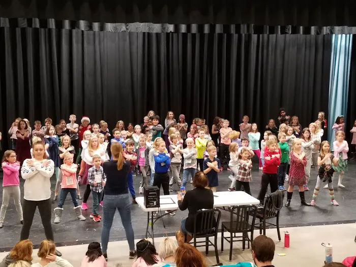 Verona Area Community Theater Picture 3