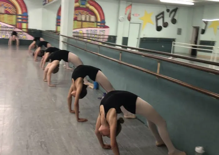 Modern Dance Arts Picture 3