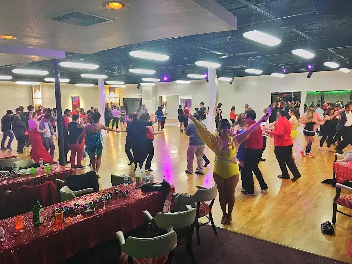 Latin Fusion Oklahoma - Salsa & Bachata Dance Classes Picture 8