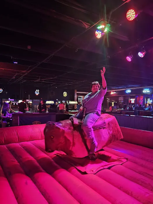 Redneck Dance Hall Picture 3