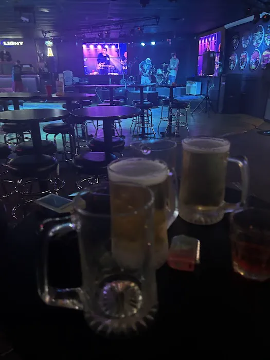 Landing Zone- Dance & Night Club · Bar · Diner Picture 4