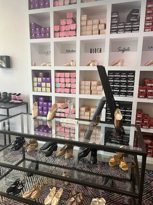 En Pointe Dancewear Boutique Picture 4