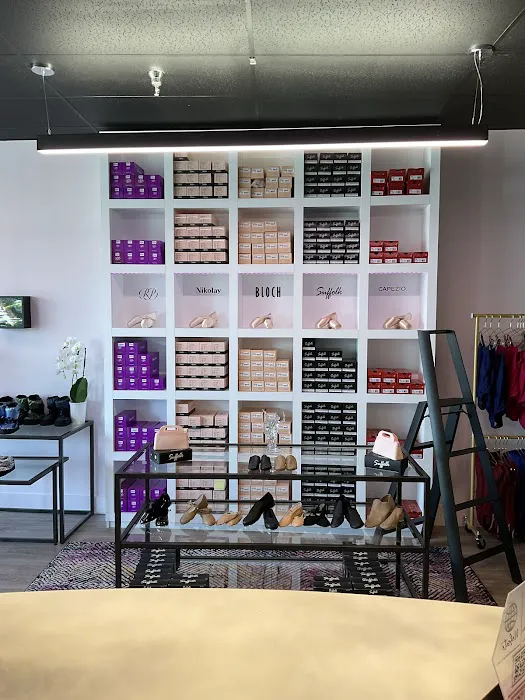 En Pointe Dancewear Boutique Picture 10