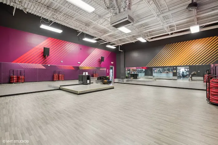Crunch Fitness - Perimeter Picture 4