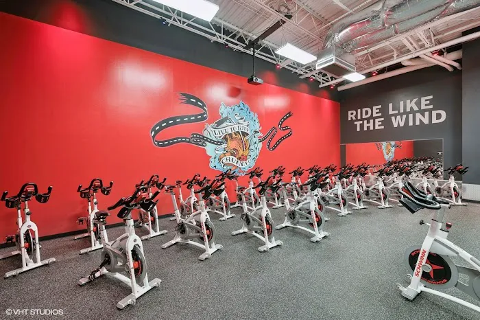 Crunch Fitness - Perimeter Picture 8