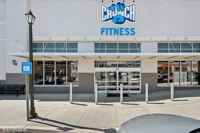 Crunch Fitness - Perimeter Picture 6