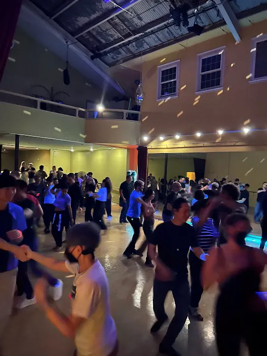West Coast Swing - Moonlit Moves Picture 3