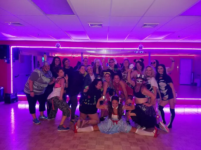 Fit FRIENDzy Studios Picture 5