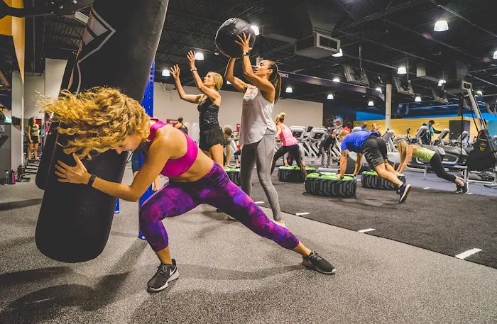 Crunch Fitness - Greenacres Picture 3
