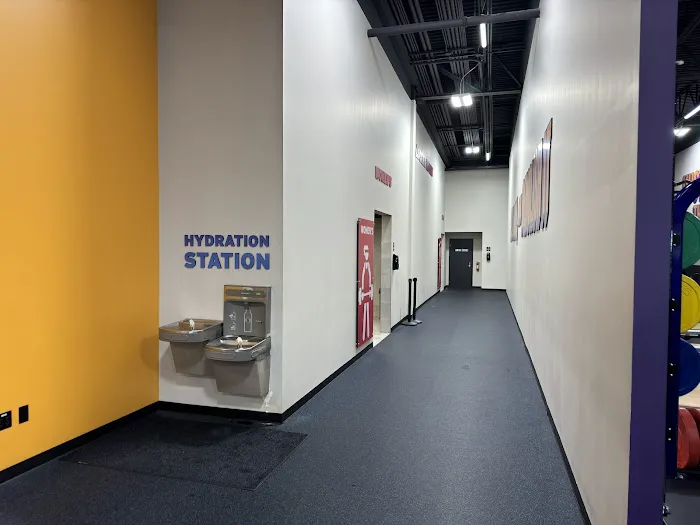 Crunch Fitness - Parrish Picture 1