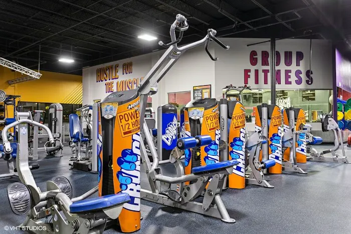 Crunch Fitness - Countryside Picture 7