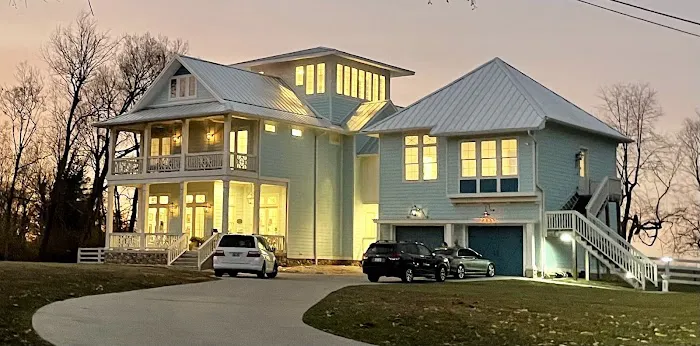Bleubird Studio + Suites Picture 2