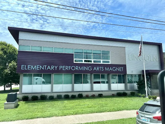 Lincoln Elementary Performing Arts School Picture 4