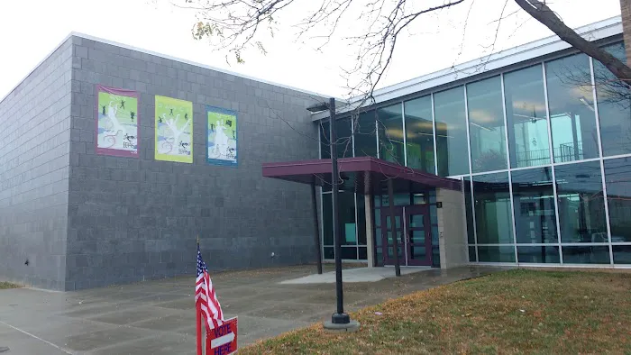Lincoln Elementary Performing Arts School Picture 3