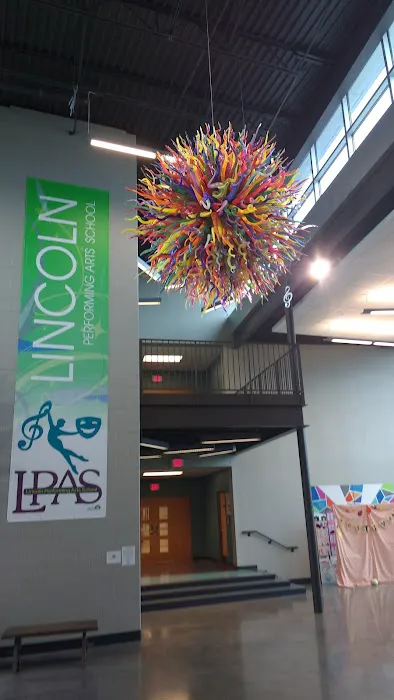 Lincoln Elementary Performing Arts School Picture 5