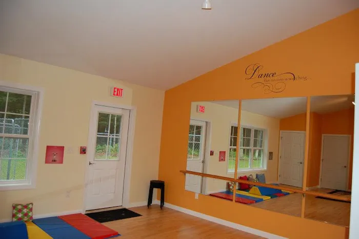 The Little Schoolhouse on Maine Picture 4