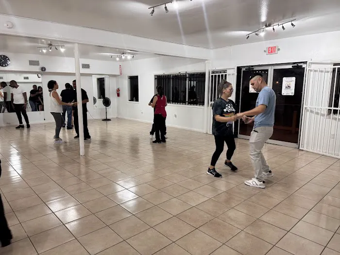 Salsa y Bachata Pasadena Picture 4