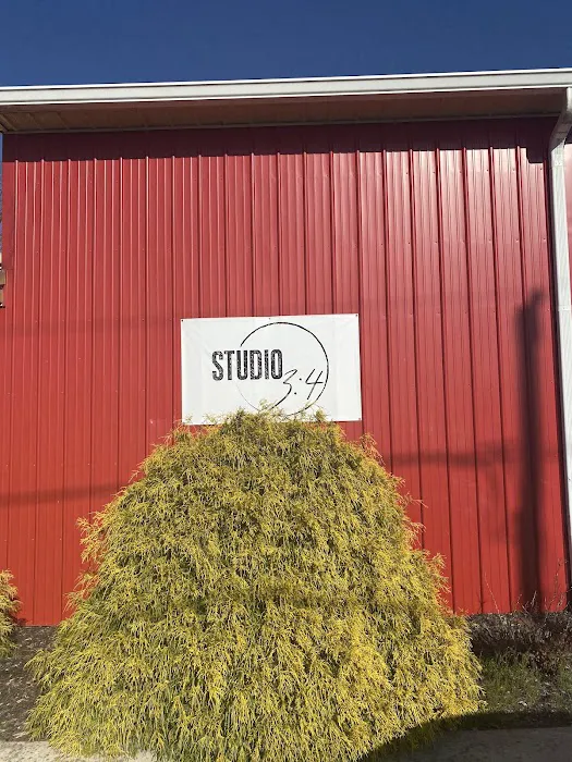 Studio 3:4 Picture 1