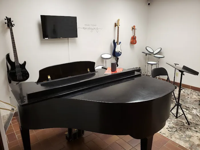 Studio 12 Picture 3