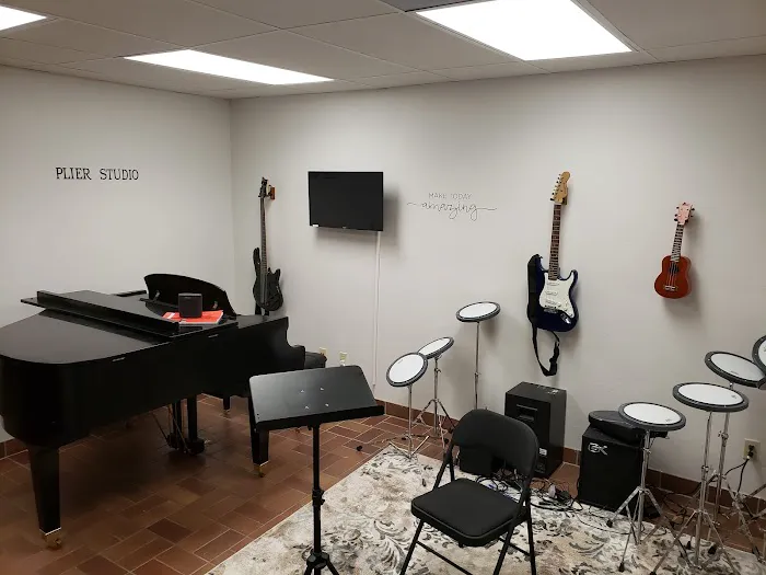 Studio 12 Picture 2