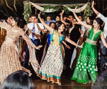 Bollywood Dance: A Fun and Energetic Workout for Fitness and Mental Clarity