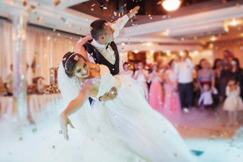 How to Create a Dance Routine for a Wedding Party