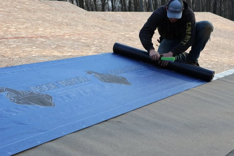 How to Install a Roof Underlayment for a Roof Exposed to Salt Spray