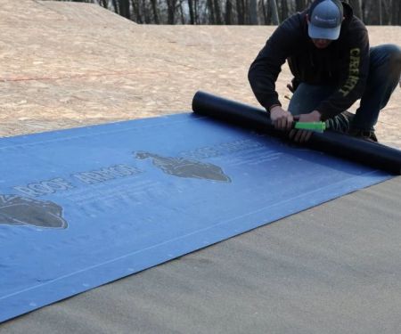 How to Install a Roof Underlayment for a Roof Exposed to Salt Spray