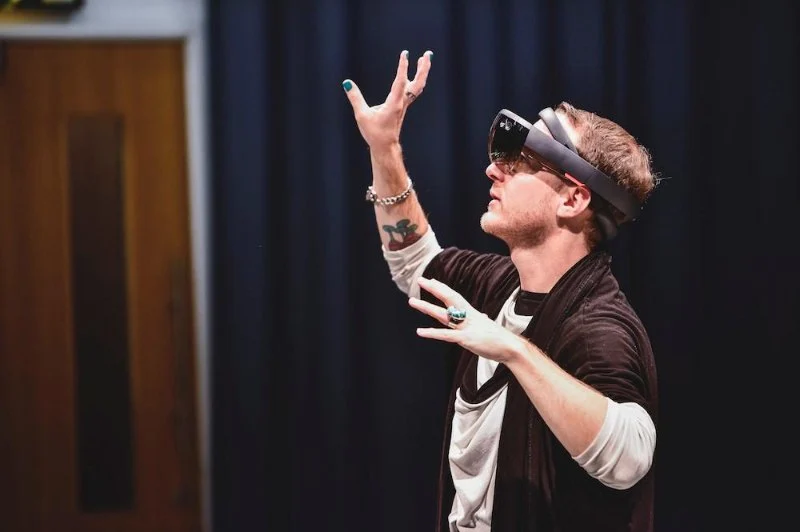 How I Learned to Use Augmented Reality for Audience Interaction in My Dance Show — My Story