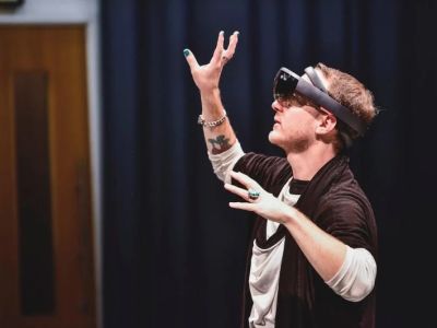 How I Learned to Use Augmented Reality for Audience Interaction in My Dance Show — My Story