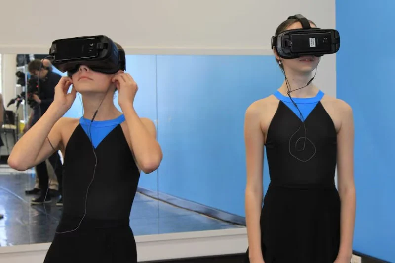 How I Learned to Use Virtual Reality Mirrors for My Dance Practice — My Story