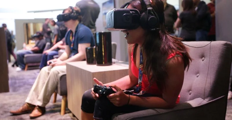 My Story of Performing in a Virtual Reality Arena With Thousands of Avatars — My Story