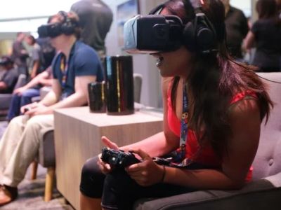 My Story of Performing in a Virtual Reality Arena With Thousands of Avatars — My Story