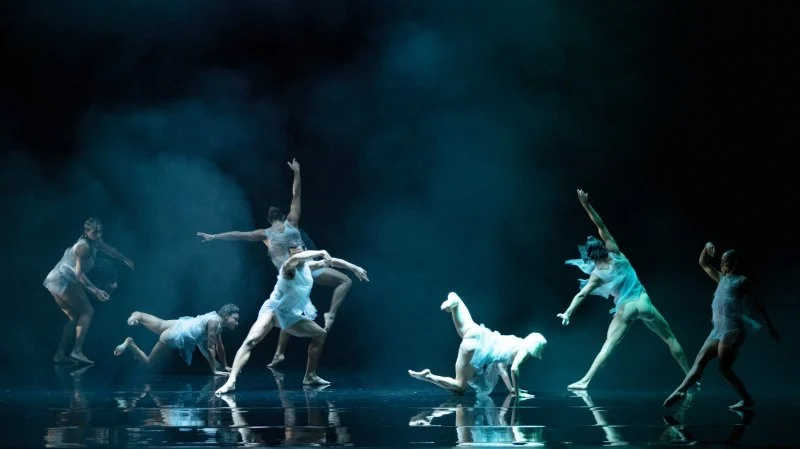 Performing in a Virtual Black-Hole Arena: A Glimpse into the Future of Dance Performance