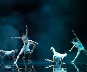 Performing in a Virtual Black-Hole Arena: A Glimpse into the Future of Dance Performance