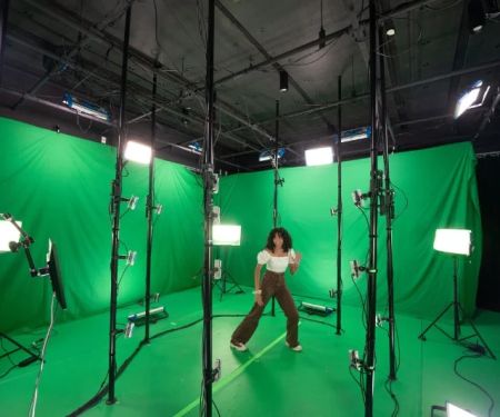 My Story of Teaching Dance in a Fully Immersive 3D Environment | Creative Insights