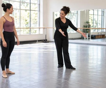 Dance Class Class Posi: A Creative Edge Dance Studio Reader Guide